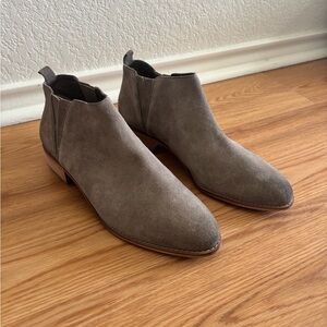 bp Kacee Ankle Boot in Taupe Suede